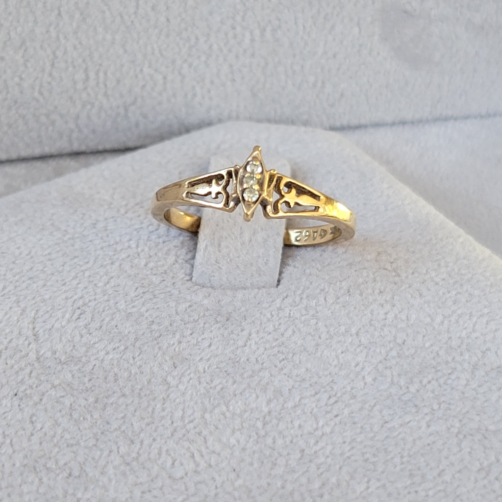 10k Yellow Vintage Filigree Marquise Shaped 3 Round Diamond Ring 1.6 Grams